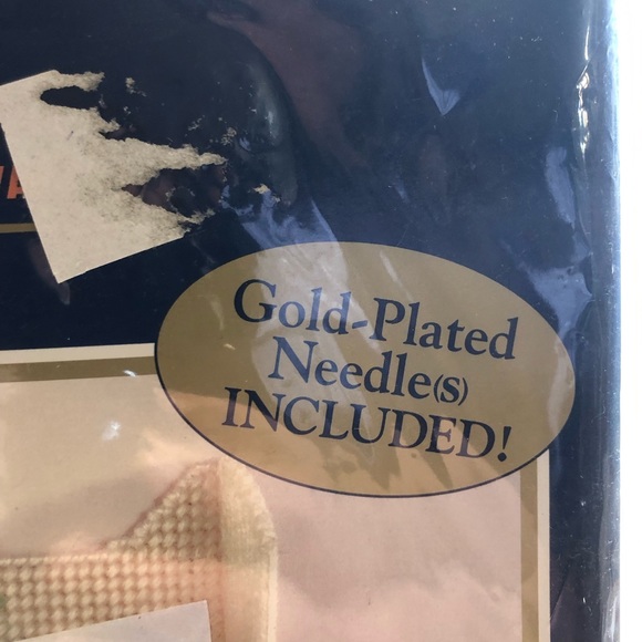 Vintage Bucilla Plastic Canvas Organizer Tea Rose Pattern Gold Plated Needle New - Picture 6 of 9